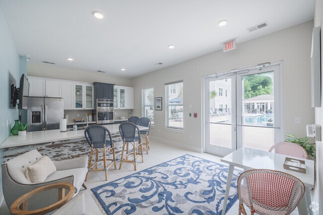 Lounge - 4830 Wescott