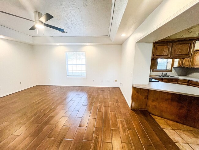 Building Photo - Spacious 1BR Apt. with Covered Parking