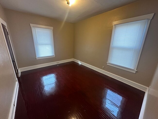 Foto del edificio - 3 Bed/1 Bath in Central Bloomington location!