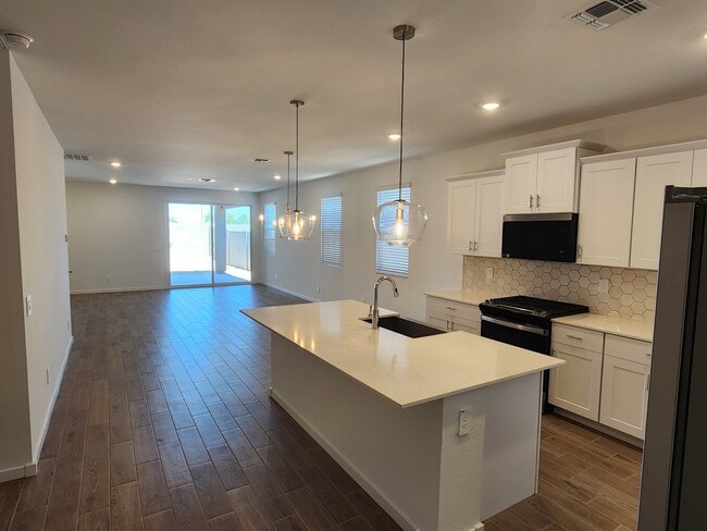Foto del edificio - 17592 W Monroe St