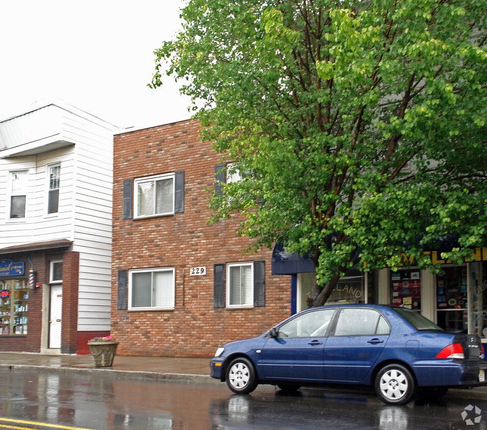 229 Paterson Ave, East Rutherford, NJ 07073 Apartments in East