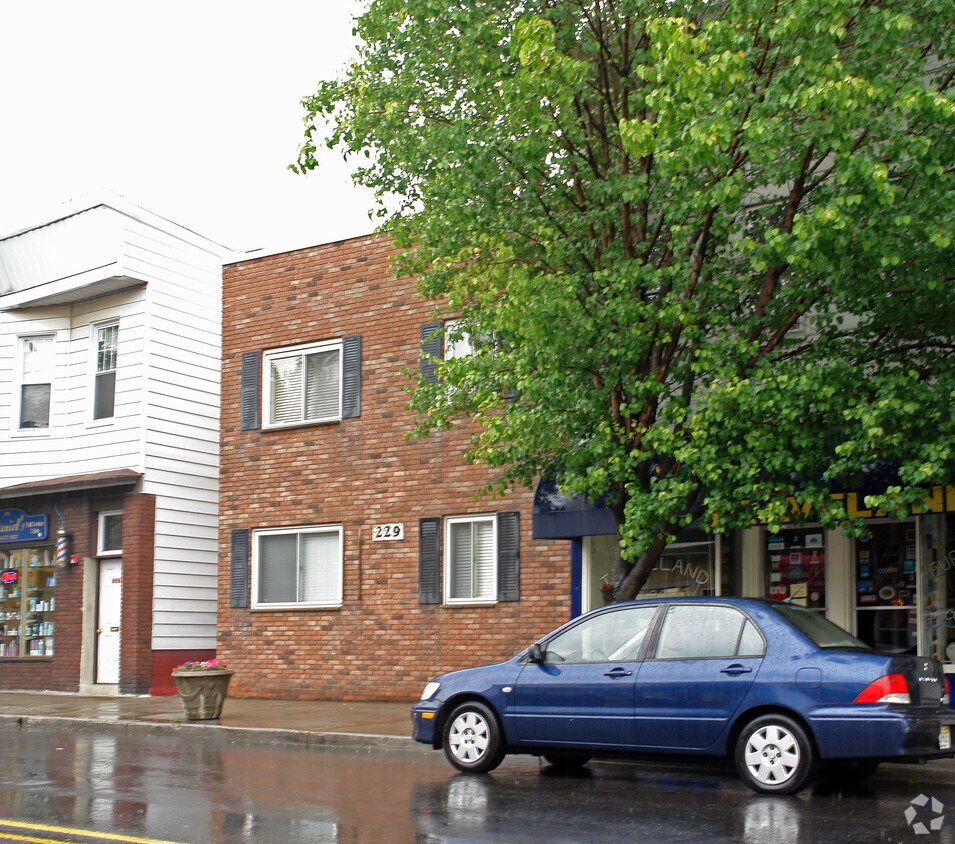 Foto del edificio - 229 Paterson Ave