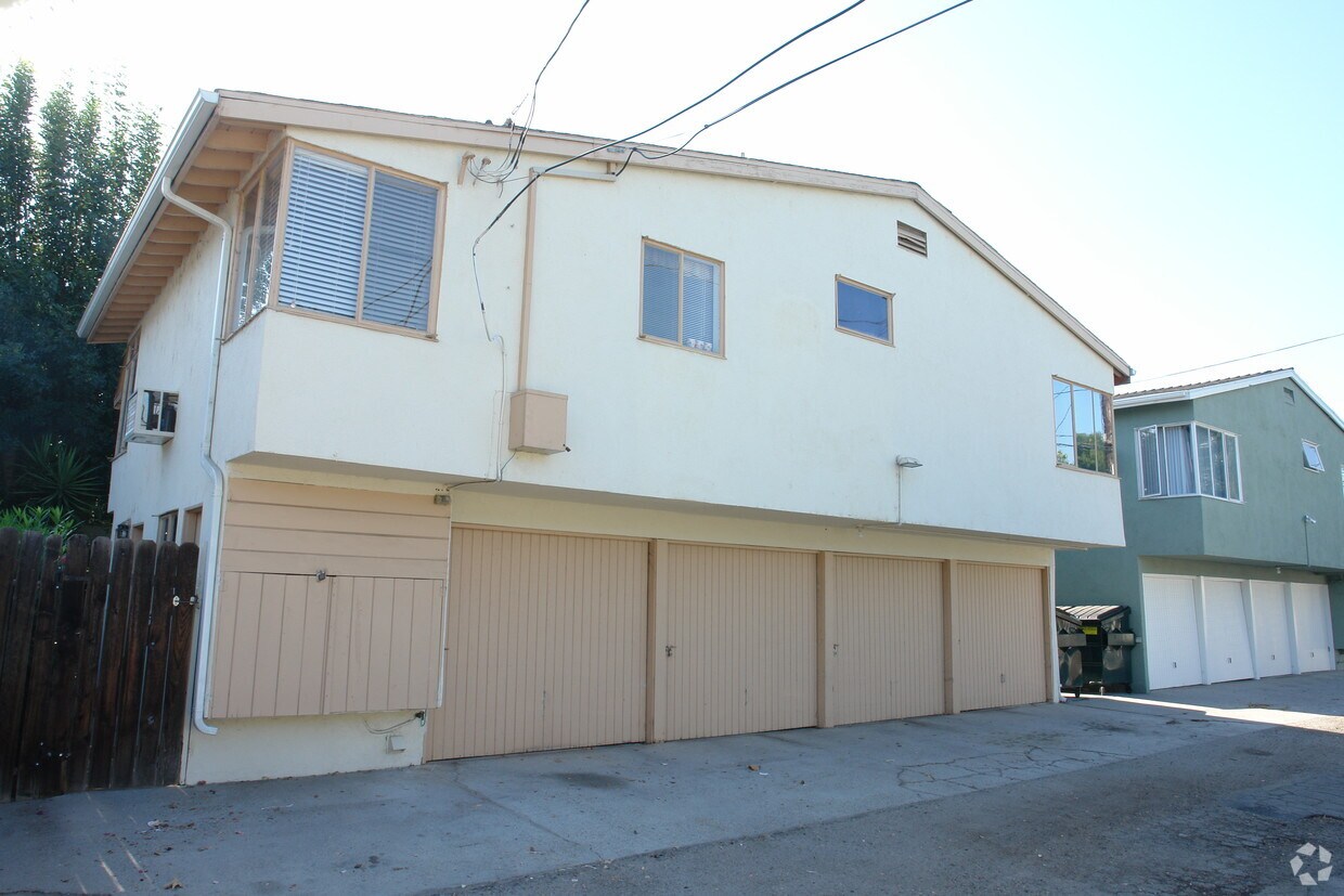 Foto del edificio - 4535 Hazeltine Ave
