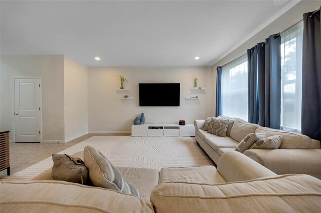 Building Photo - 932 Banyan Dr