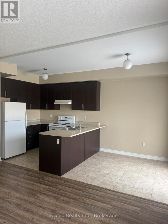 Photo du bâtiment - 294 Pine Ave