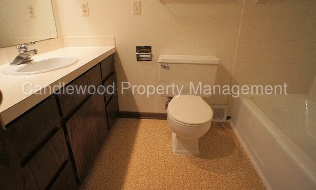 Building Photo - 2829 Welsby Ave