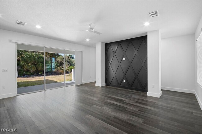 Foto del edificio - 4469 Enid Ln