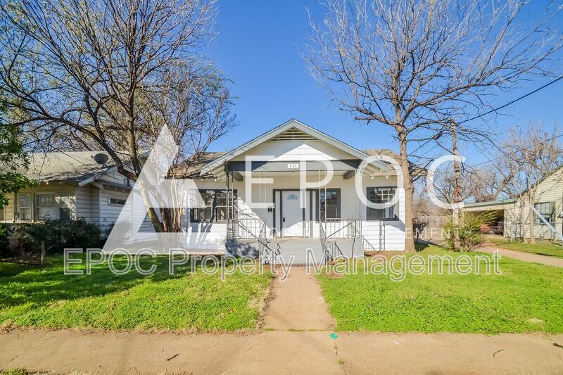Foto principal - 706 Van Buren St