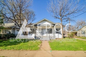 Building Photo - 706 Van Buren St