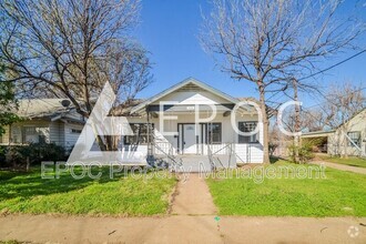 Building Photo - 706 Van Buren St