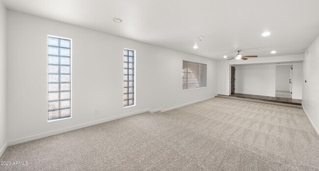 Building Photo - 4415 E Greenway Rd