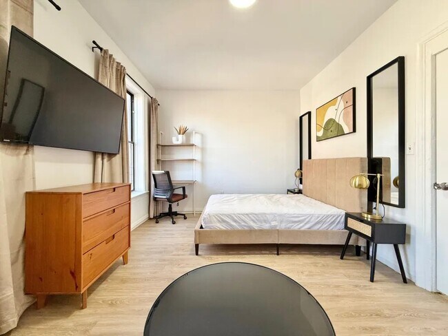 Foto del edificio - Furnished room/NOT APARTMENT
