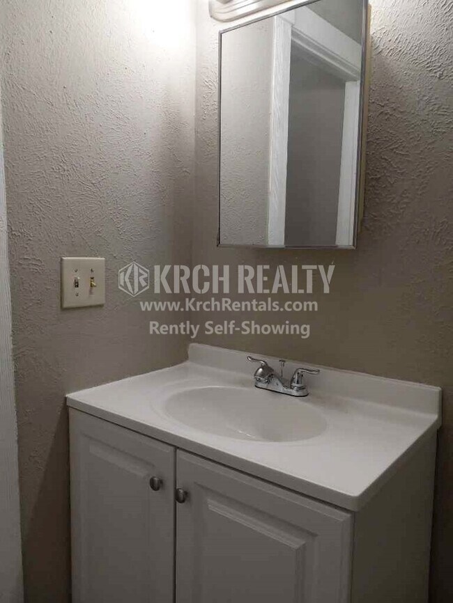 Building Photo - Newly Renovated, 1 Bedroom 1 Bathroom