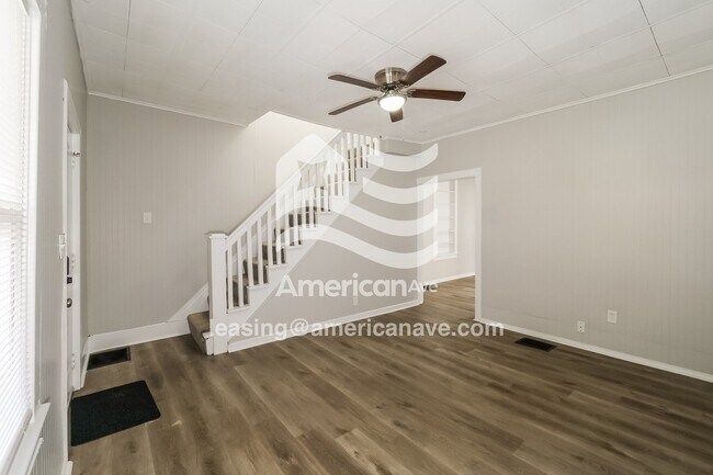 Building Photo - 529 Ann Ave