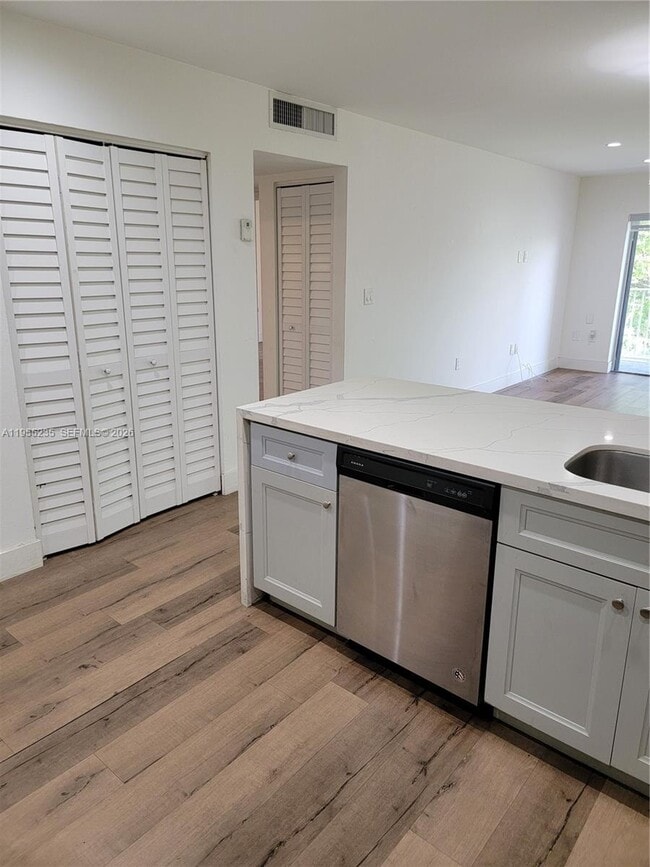 Foto del edificio - 5112 NW 79th Ave