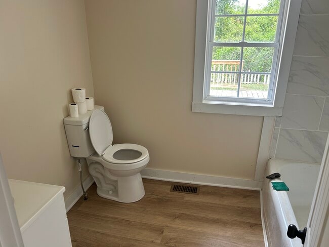 Building Photo - 129 Brookside Dr