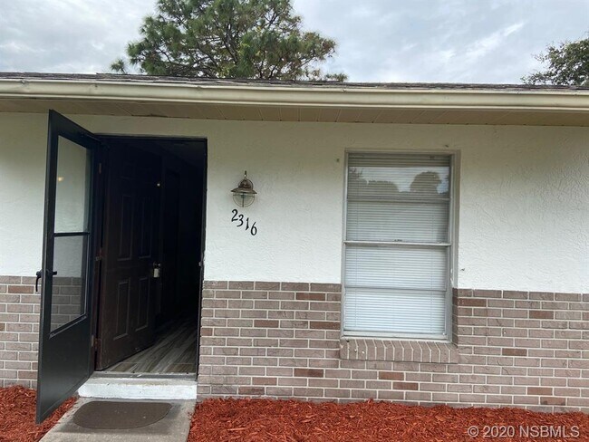 Building Photo - 2316 Fern Palm Dr