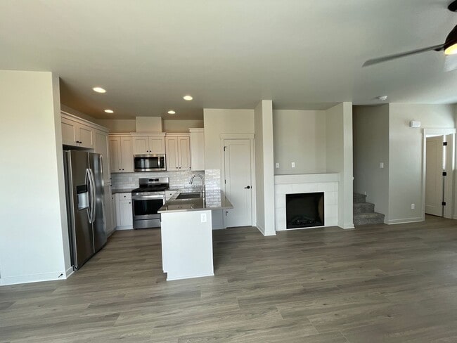 Building Photo - Townhome in Dry Canyon Community in NW Red...