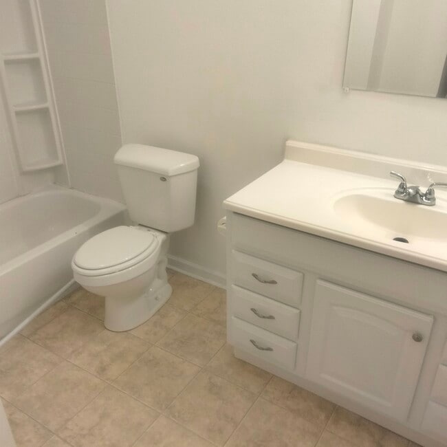 Building Photo - 1466 Sharlo Ave