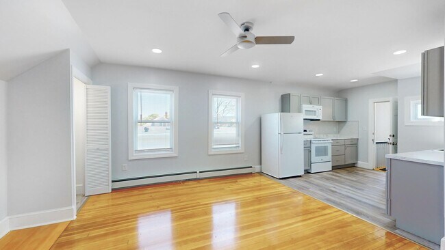 Foto del edificio - Avl 6/1 or sooner - Renovated 2BR in downt...