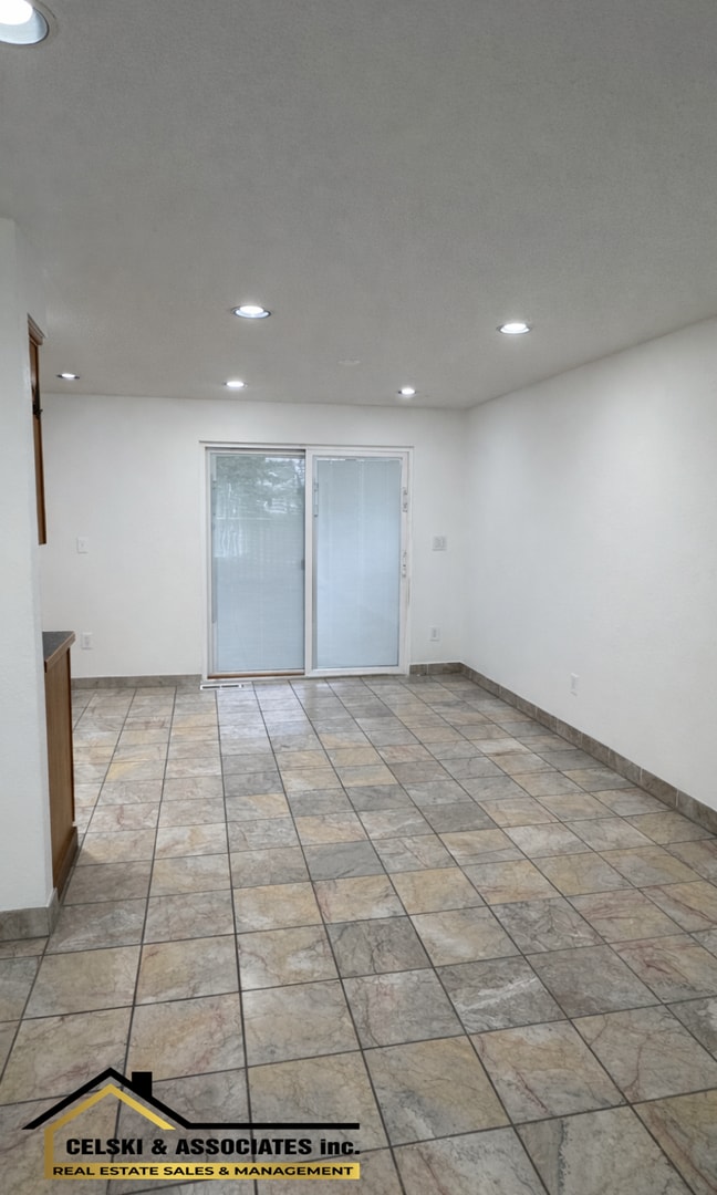 Building Photo - Spacious, Pet-Friendly Home on Half Acre