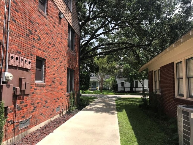 Building Photo - 505 Harvard St