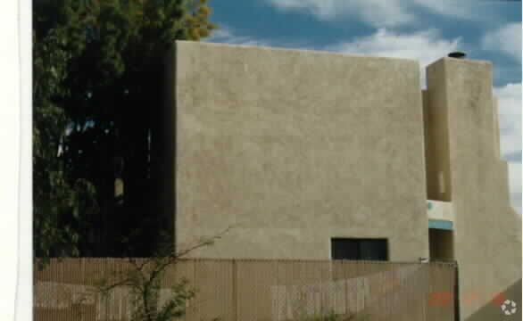 Primary Photo - 3319 E Presidio Rd