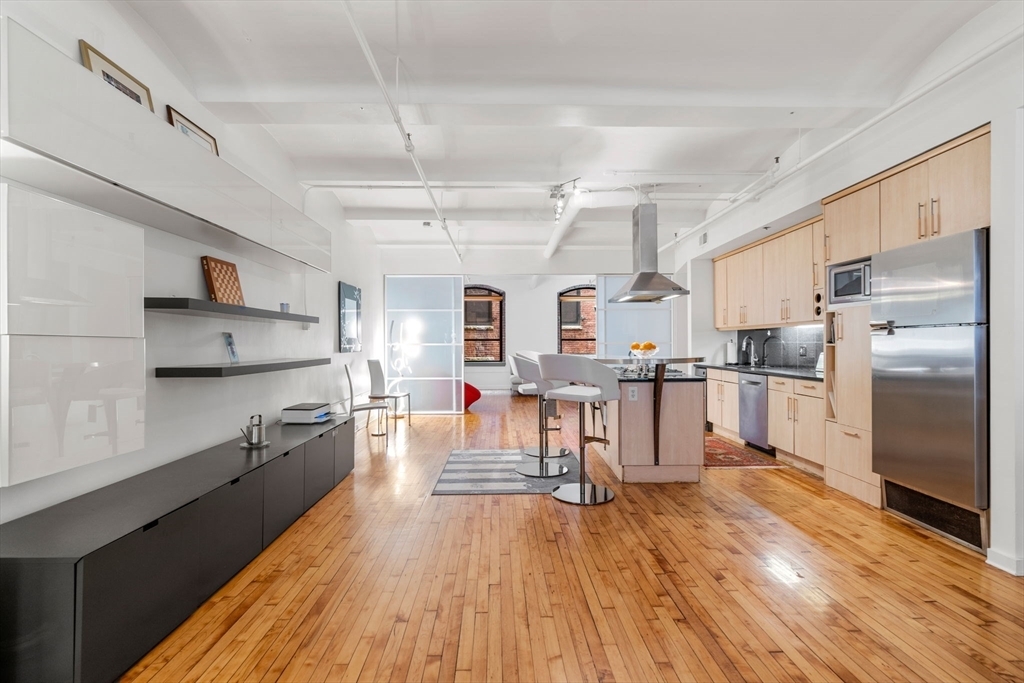Primary Photo - 121 Beach St