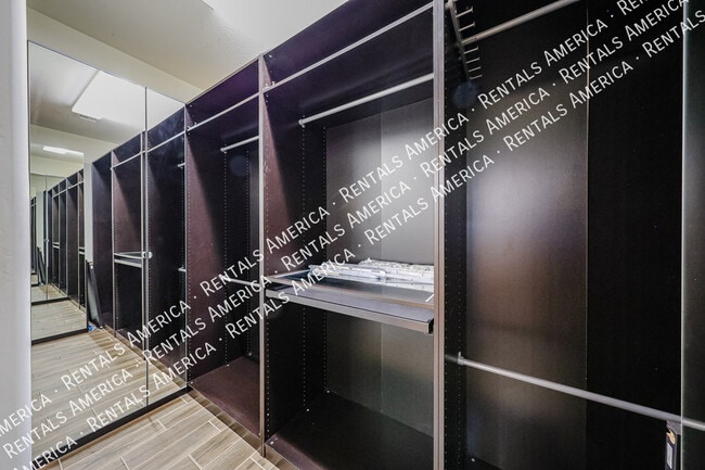 Building Photo - 2616 W Perola Dr