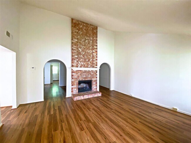 Foto del edificio - 19251 Hollowlog Dr