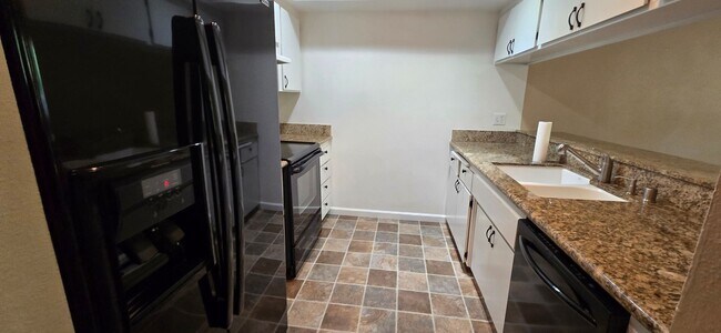 Foto del edificio - two-bedroom, two-bath condo in Nevada City