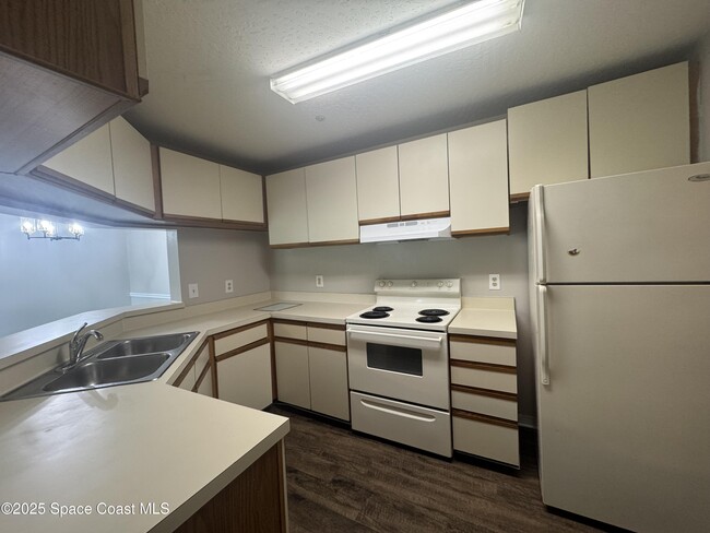 Foto del edificio - 7667 N Wickham Rd