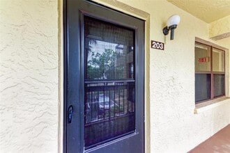Building Photo - 425 30th Ave W