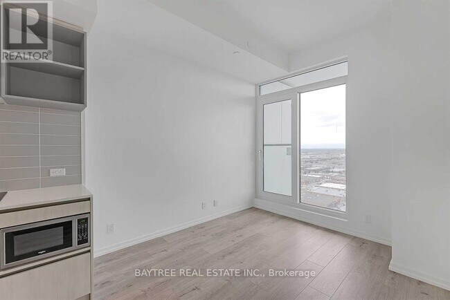 Photo du bâtiment - 1000 Portage Pkwy