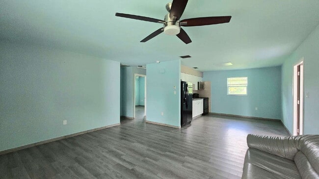 Building Photo - 2095 Eloise Cir