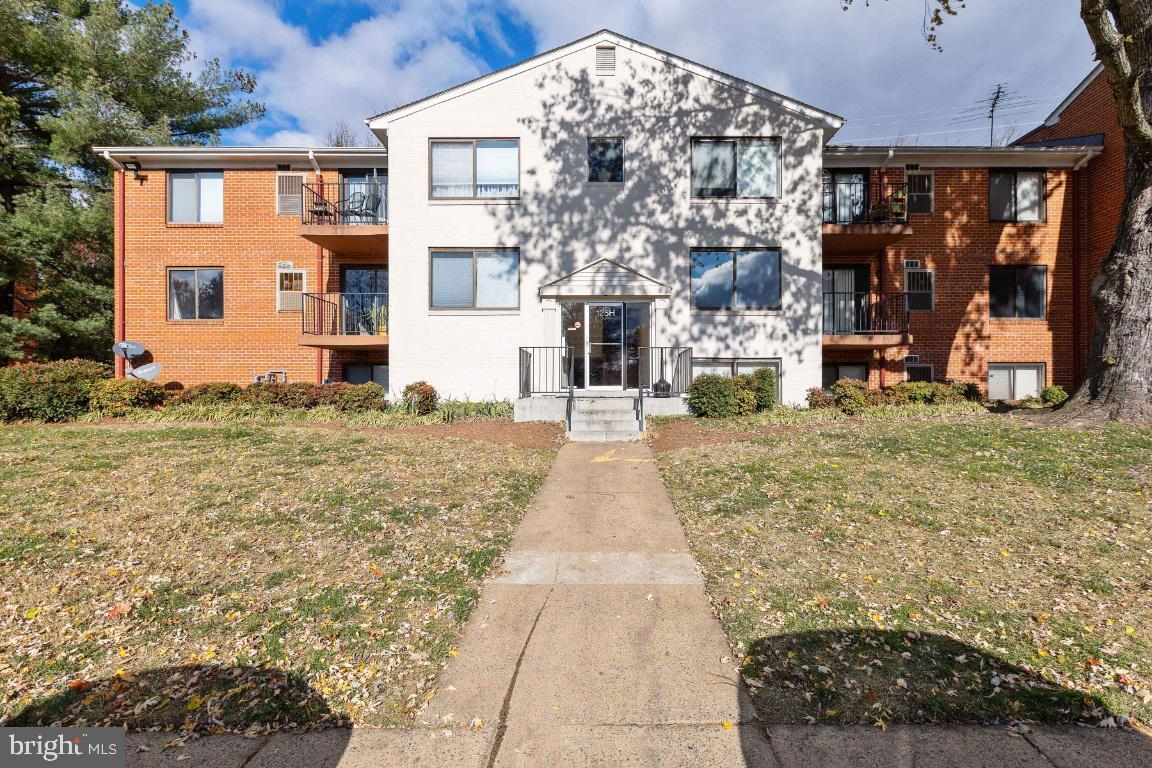 125H Clubhouse Dr SW Unit 7, Leesburg, VA 20175 Condo for Rent in