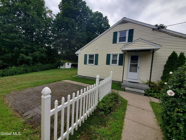 Foto del edificio - 45 Smith Bridge Rd