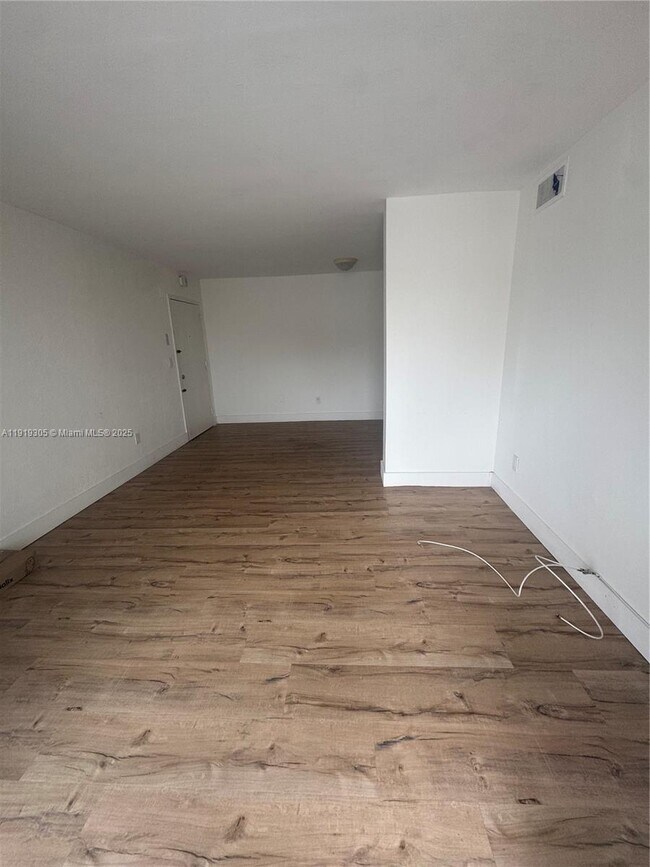 Foto del edificio - 12105 NE 6th Ave