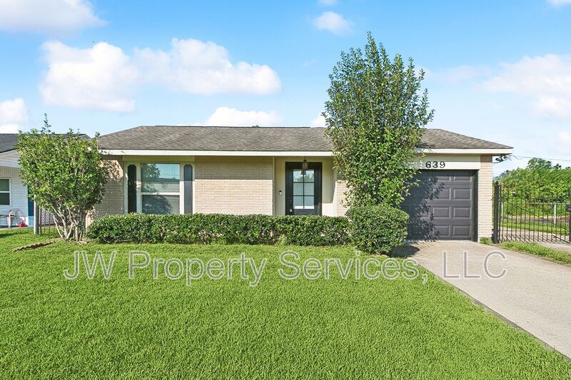 Primary Photo - 639 Mockingbird Ln