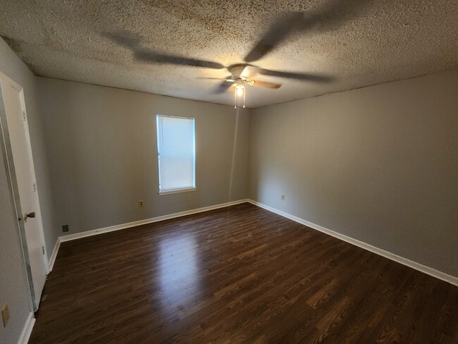 Foto del edificio - 132 Pinehurst Ct