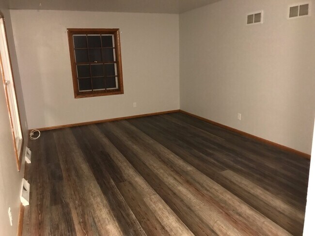 Foto del edificio - 323 N Grandview Blvd