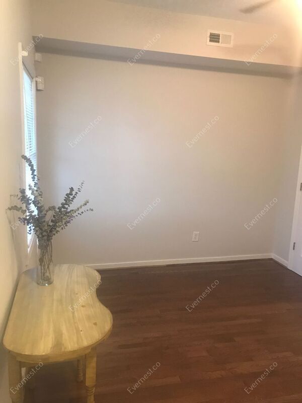 Foto del edificio - 1713 Everett St