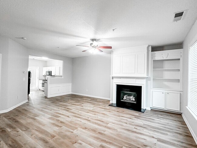 Foto del edificio - Large townhome in great Canton location
