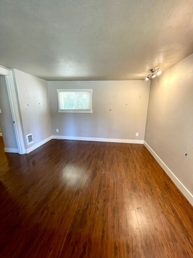 Foto del edificio - 410 NW Newport Ave