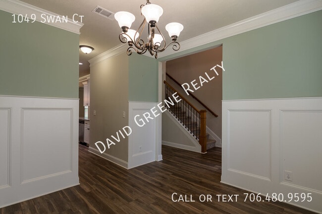 Building Photo - 1049 Swan Ct