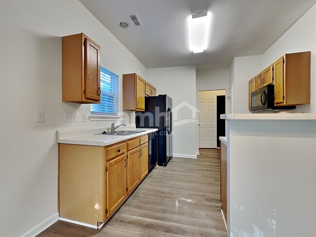 Foto del edificio - 6240 Red Clover Ln