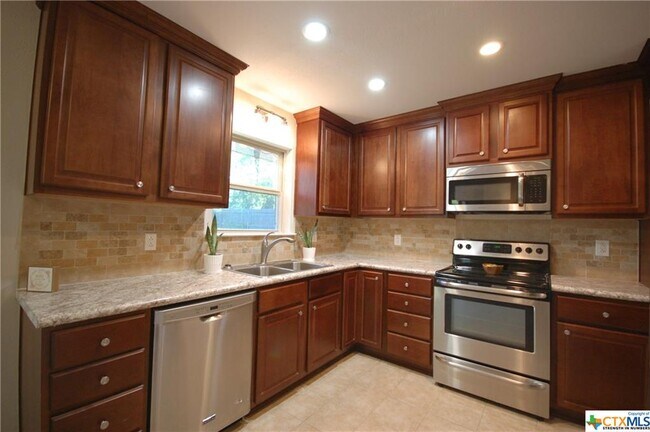 Building Photo - 202 E Cherokee Dr