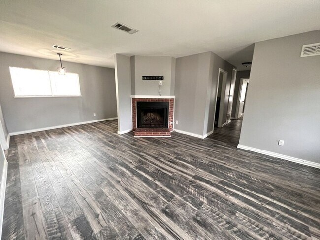 Building Photo - Great Starter Home In Central Bossier