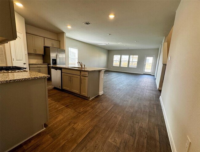 Building Photo - 115 Bethpage Dr