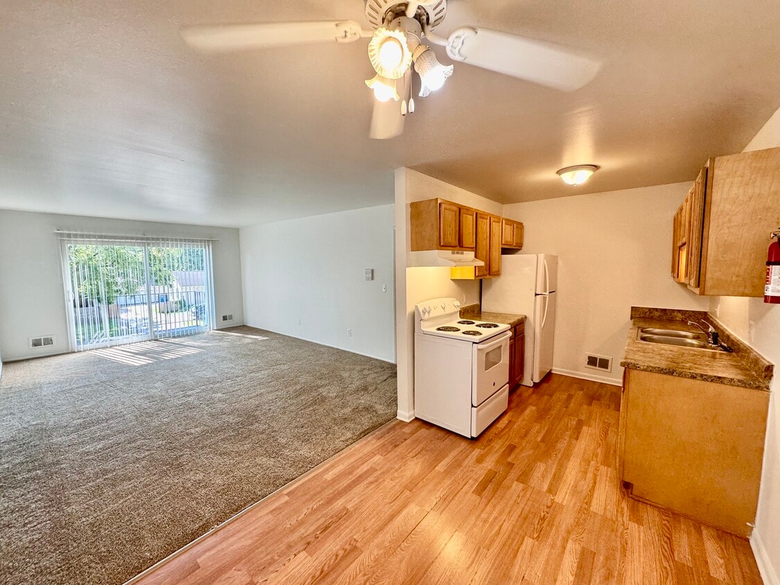 Primary Photo - Greenway Park Apartments